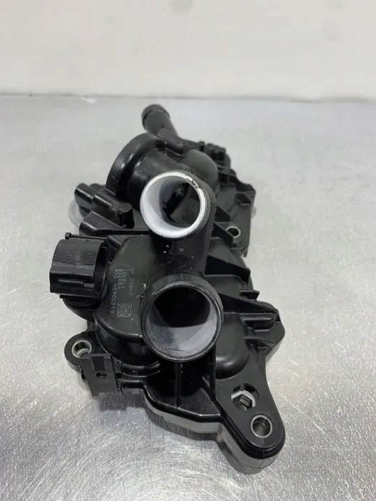 Skoda Yeti termostaatin kotelo OEM 04E121042 image 4