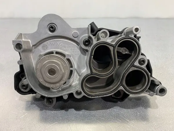 Skoda Yeti termostaatin kotelo OEM 04E121042 image 5