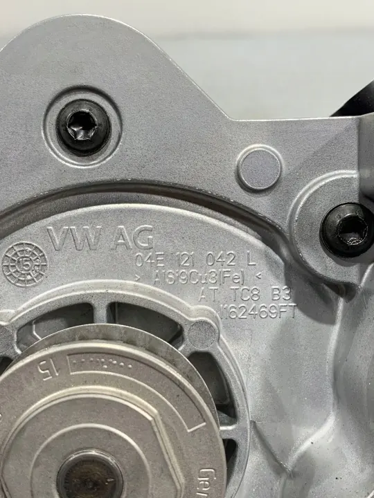 Skoda Yeti termostaatin kotelo OEM 04E121042 image 6