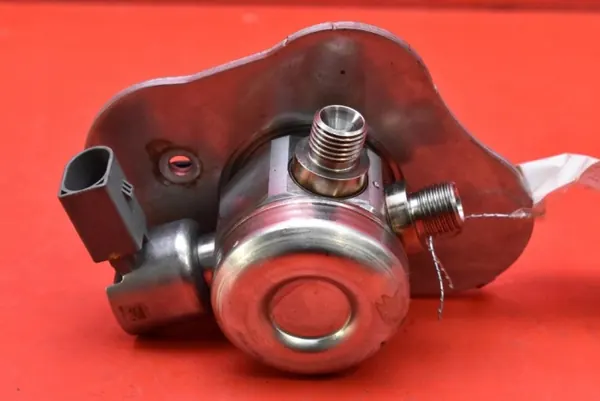Pompe à carburant OEM 7562473 pour BMW E90/E91 2.0i 170CH image 3