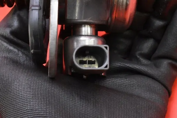 Pompe à carburant OEM 7562473 pour BMW E90/E91 2.0i 170CH image 7