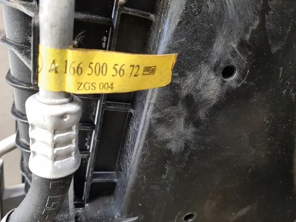 Complete radiator Mercedes ML 400 W166 A0999062400 image 9