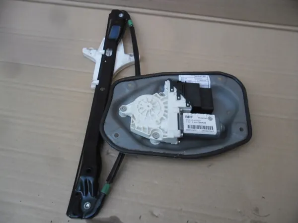 Vasen takaluukun nostomoottori VW Golf V MK5 image 2