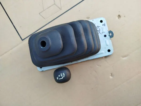 OEM GRAND VITARA I Manchon Levier Vitesse - État Utilisé image 2