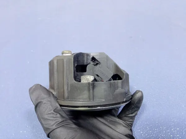 BMW IX2 U10 Heckklappengriff OEM 7270728 image 4
