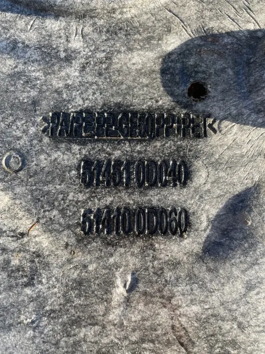 Toyota Motoronderdek OEM 514430D050/514510D040 image 4