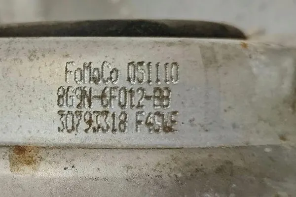 Moottorin tuki VOLVO V60 2.0L diesel 30793318 image 2