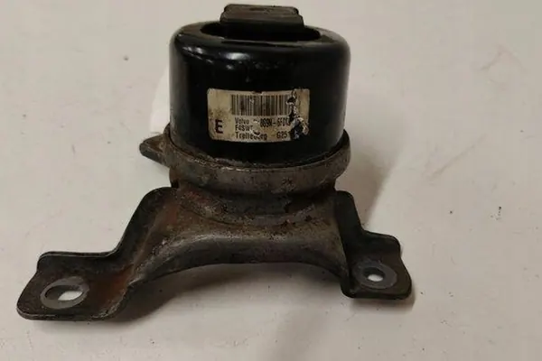 Moottorin tuki VOLVO V60 2.0L diesel 30793318 image 5