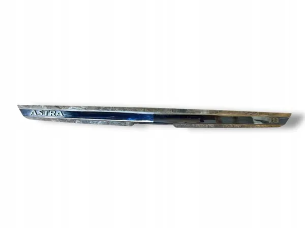 Opel Astra H kofferklep lijst OEM 13266478 - Gebruikt image 2