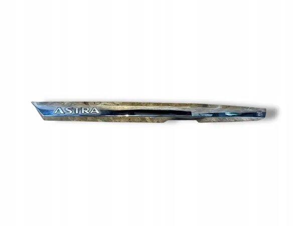 Opel Astra H kofferklep lijst OEM 13266478 - Gebruikt image 3