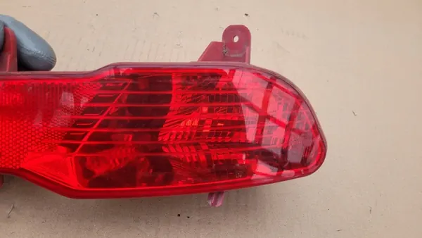 PEUGEOT 5008 II Faro Antiniebla Trasero Izquierdo OEM 9811982980 image 2