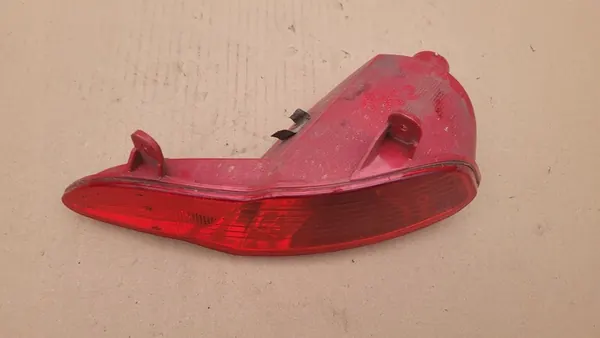 PEUGEOT 5008 II Faro Antiniebla Trasero Izquierdo OEM 9811982980 image 3