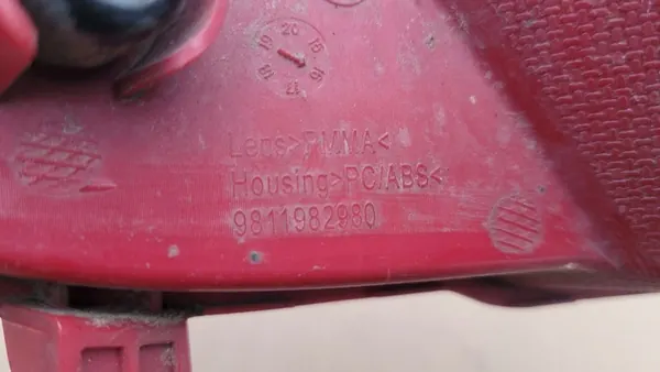 PEUGEOT 5008 II Faro Antiniebla Trasero Izquierdo OEM 9811982980 image 7