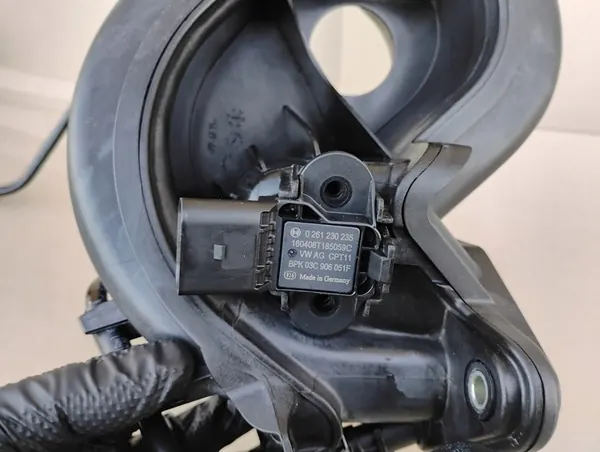 Coletor de admissão Skoda Citigo Fabia III VW Up 1.0 MPI OEM image 9