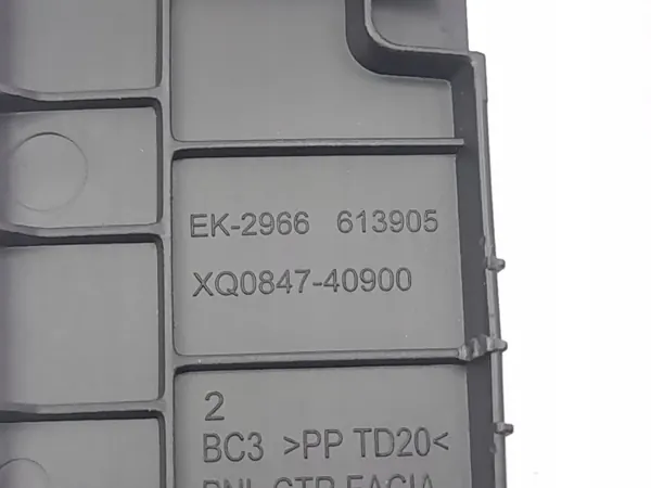 Middenconsole bekleding Hyundai i20 2023 OEM XQ084740900 image 3