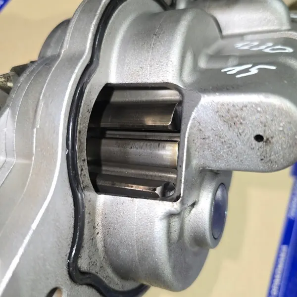 Mercedes-Benz motoroliepomp OEM 9361801201 image 3