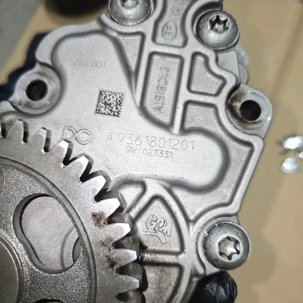 Mercedes-Benz motoroliepomp OEM 9361801201 image 4