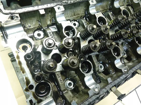 FORD TRANSIT MK7 2.2TDCI Cylinder Head 6C1Q-6090-AE image 4