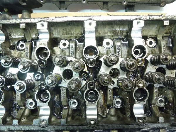 FORD TRANSIT MK7 2.2TDCI Cylinder Head 6C1Q-6090-AE image 5