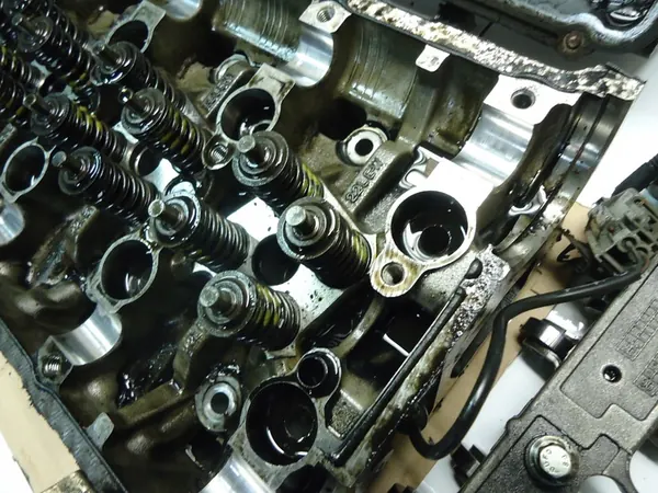 FORD TRANSIT MK7 2.2TDCI Cylinder Head 6C1Q-6090-AE image 6