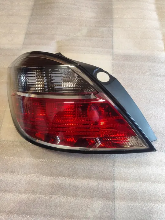 Luz trasera izquierda Opel Astra HB Lift OEM 93190306 image 3