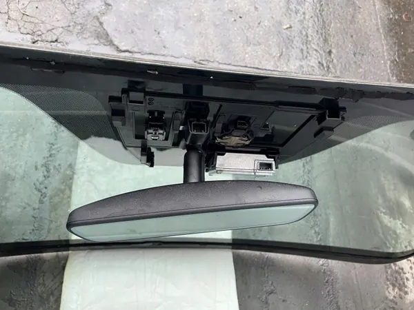 KIA SORENTO IV etutuuletin OEM aurinkoakustinen image 6