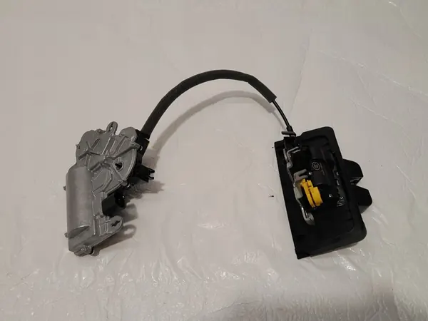 Baklucka Lås Porsche Cayenne 9Y 4M0827506E image 2