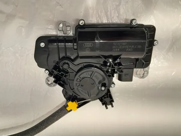 Baklucka Lås Porsche Cayenne 9Y 4M0827506E image 3