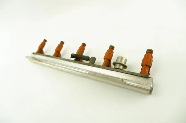 OEM 9186836 Rail de inyectores para Volvo S60/S80 image 4
