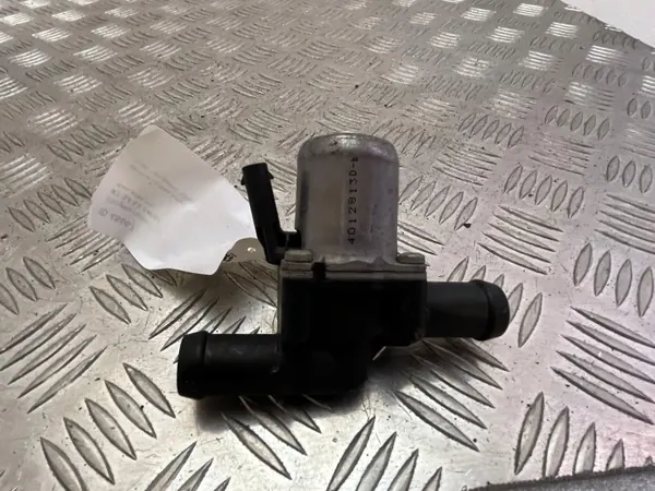 Volvo XC90 2017 Kylvätskestyrventil OEM 31657218 image 4