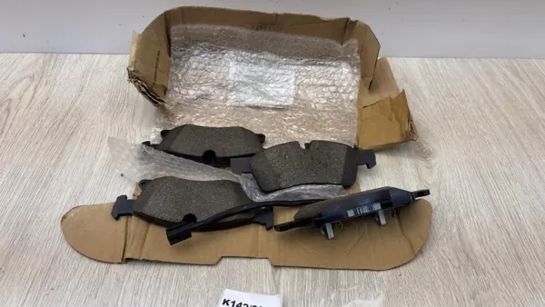 OEM 673011564 DGV frambromsbelägg set för Maserati image 3