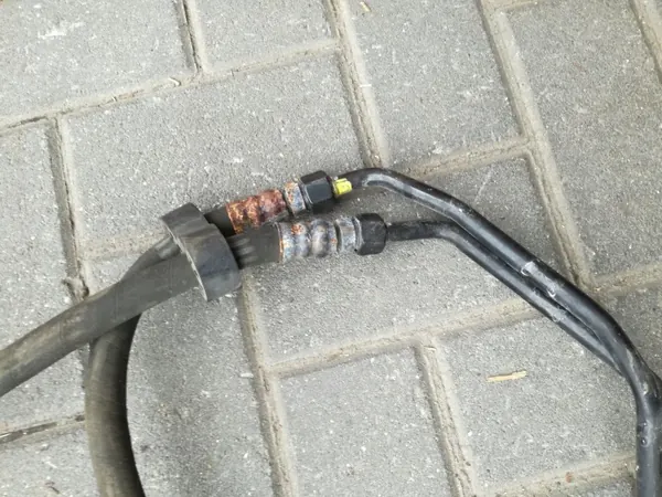 Audi A6 C5 2.5TDI automatische versnellingsbak olieleidingen OEM image 3