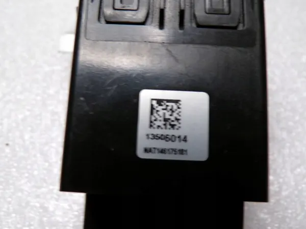 Aux/USB-pistoke OEM 13506014 Opel Insignialle image 3