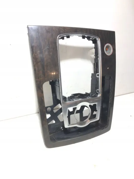 Audi Q7 4L0864261D linkes Fensterrahmen - Gebraucht image 3