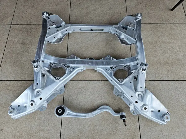 BMW M2/M3/M4 traverse balk OEM 8095645 - Gebruikt image 2