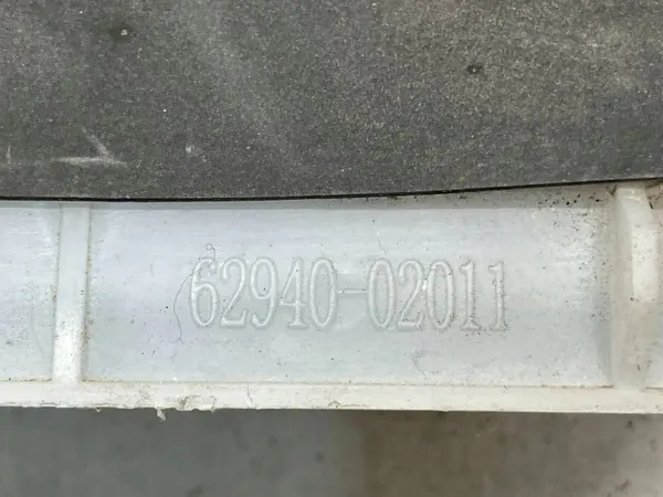 Grille de ventilation OEM OYT25615 pour garde-boue arrière image 3