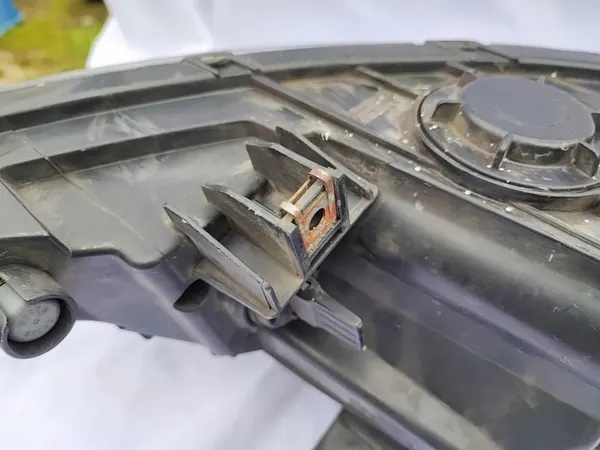 KIA Sportage III Lente LED Izquierda 921013U250 image 6