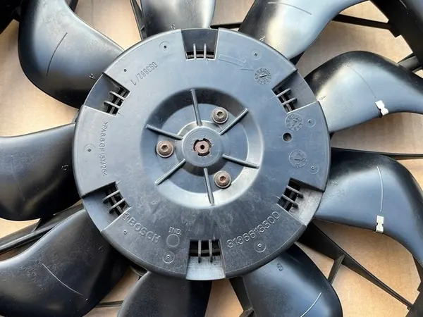 Kylare och AC-fläkt VW T5 Caravelle 7H0121207G image 9