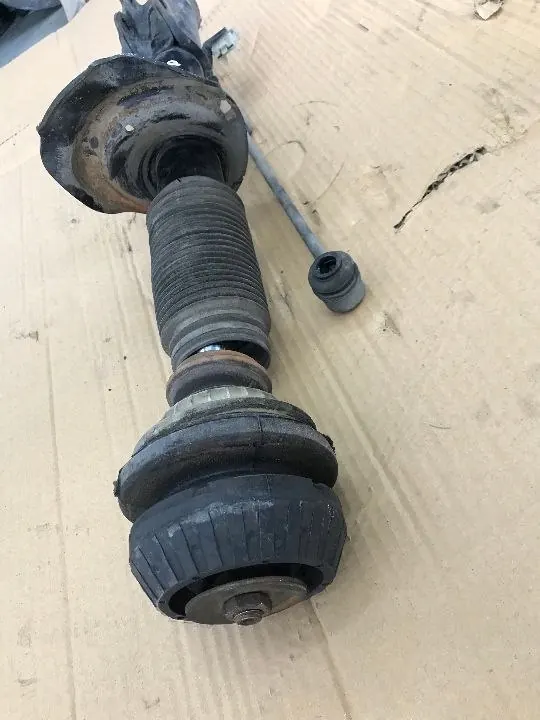 Fram höger stötdämpare Mercedes Vito W639 A6393207213 image 6