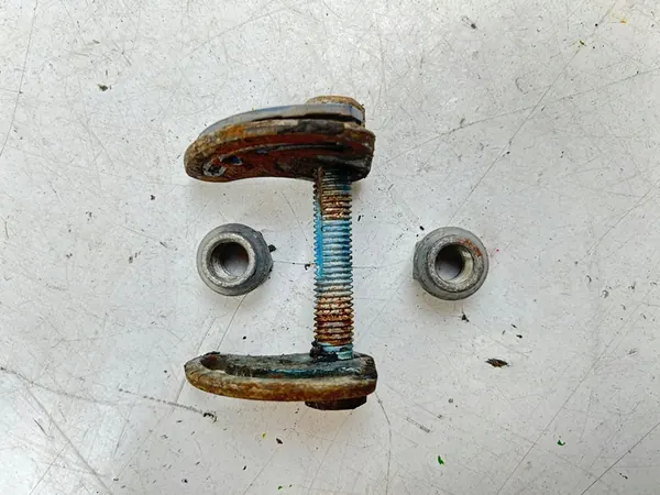 2018 Cadillac Escalade IV Boulon d'alignement de suspension avant OEM MAM79970 image 3