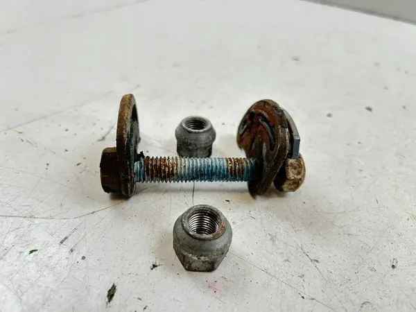 2018 Cadillac Escalade IV Boulon d'alignement de suspension avant OEM MAM79970 image 6