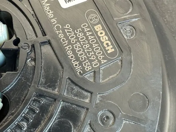 Bomba combustível Iveco Daily OEM 5802823910 - Usado image 3