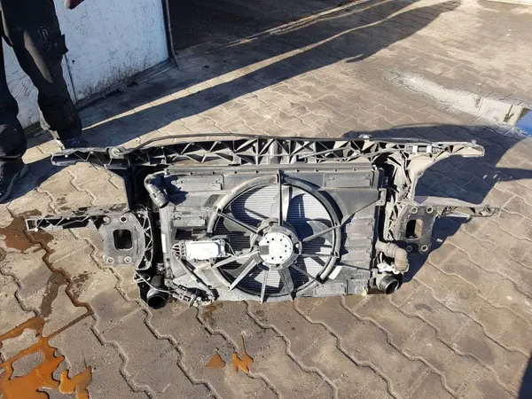 SEAT LEON 1P 2 II LIFT 09-12r 1.6 TDI PAS Frontlüfter image 3