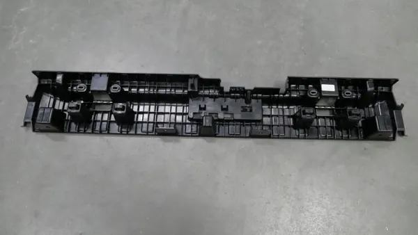 BMW F44 tavaratilan pohjan kiinnike OEM 7475719 image 3
