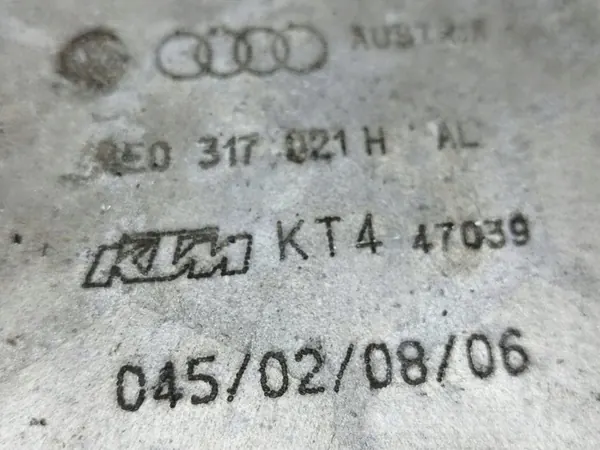 2007 Volkswagen PASSAT B6 Radiador de óleo 4E0317021H image 9