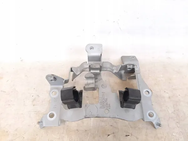 BMW Pumpun Kiinnike OEM 7847577 M5 F10 M6 image 2