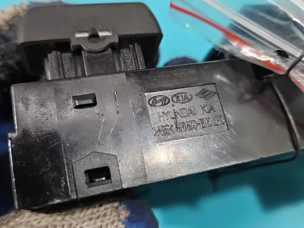 Raam Schakelaar Kia Sportage III 10-15 OEM 93570-3W100WK image 5