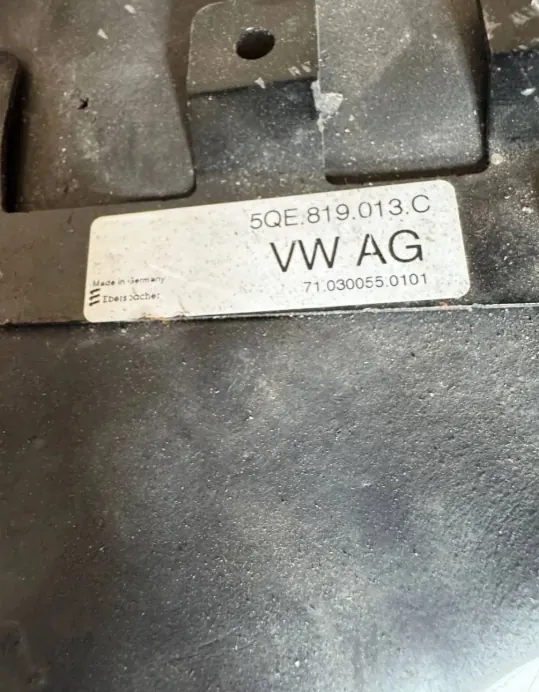 Käytetty VW Webasto lämmönvaihdin OEM 5QE819013Q image 4