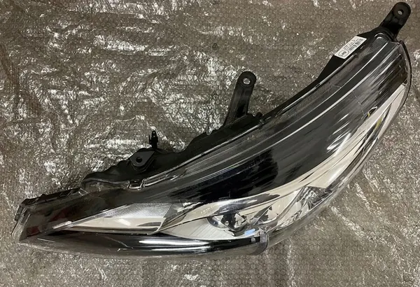 Faros izquierdo Toyota Verso 2013 image 2