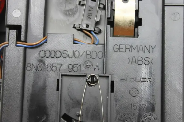 Askkopp Audi TT OEM 8N0857951A - Begagnat skick image 3